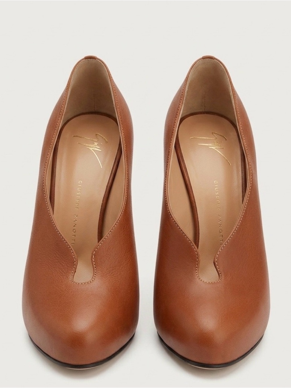 Giuseppe Zanotti Tan Leather V-Cut Cognac Almond Toe Pumps
Italy 39.5 / 9.5 - Picture 1 of 7